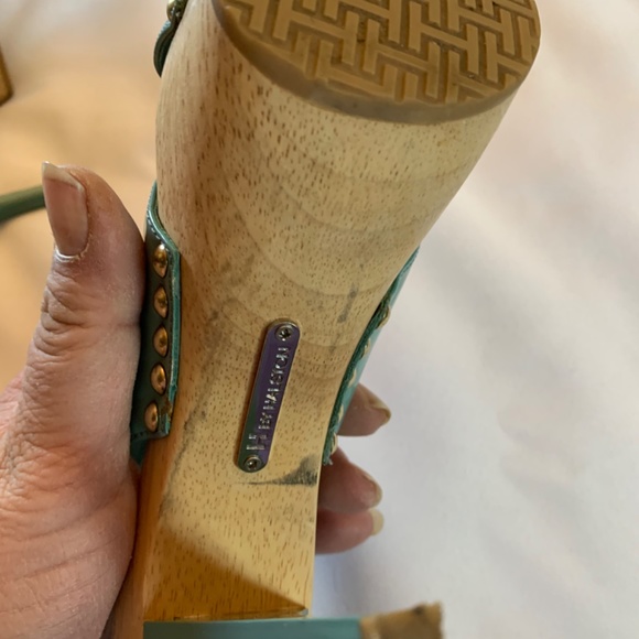 H by Halston Emma Heels In Blue Cloudy Color and Wood! - Picture 14 of 16